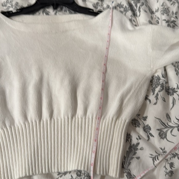 Knitted & Knotted Cropped Sweater - Picture 4 of 7